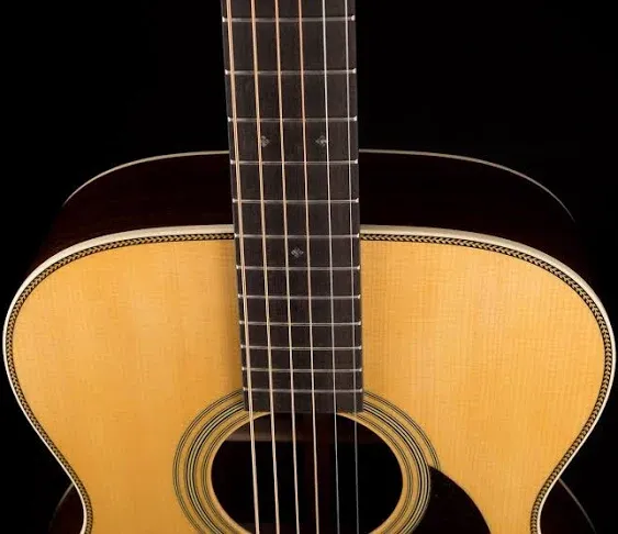 Martin OM-28 Acoustic Guitar - Natural