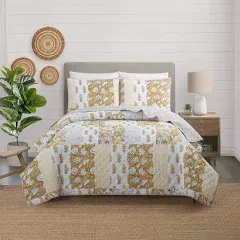 MODERN HEIRLOOM Saffron Quilt with 2 Shams, Patchwork Print 3-Piece All Seasons Quilt Set, Lightweight Coverlet Set, Full Queen Size, Taupe