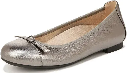 Vionic Women's Amorie Flat, Cream / 7 / M