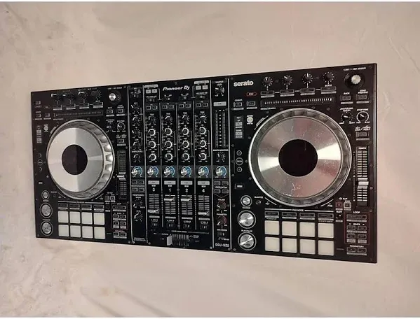 Pioneer DJ DDJ-SZ2 Serato Support 4-channel Professional DJ Controller DDJSZ2