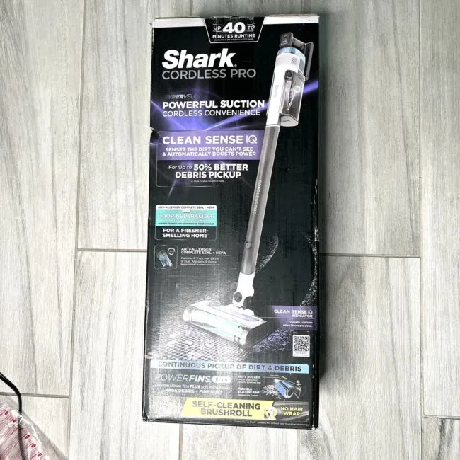 Shark Cordless PRO HyperVelocity Stick Vacuum Black/White - IZ562H