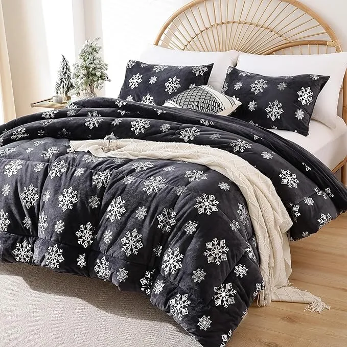 Smoofy Metallic Snowflake White Velvet Christmas Comforter Set, Christmas Bedding Set Gold Printed Pattern Xmas Luxury Twin Size 2Pcs (1 Comforter, ONLY 1 Pillowcase)