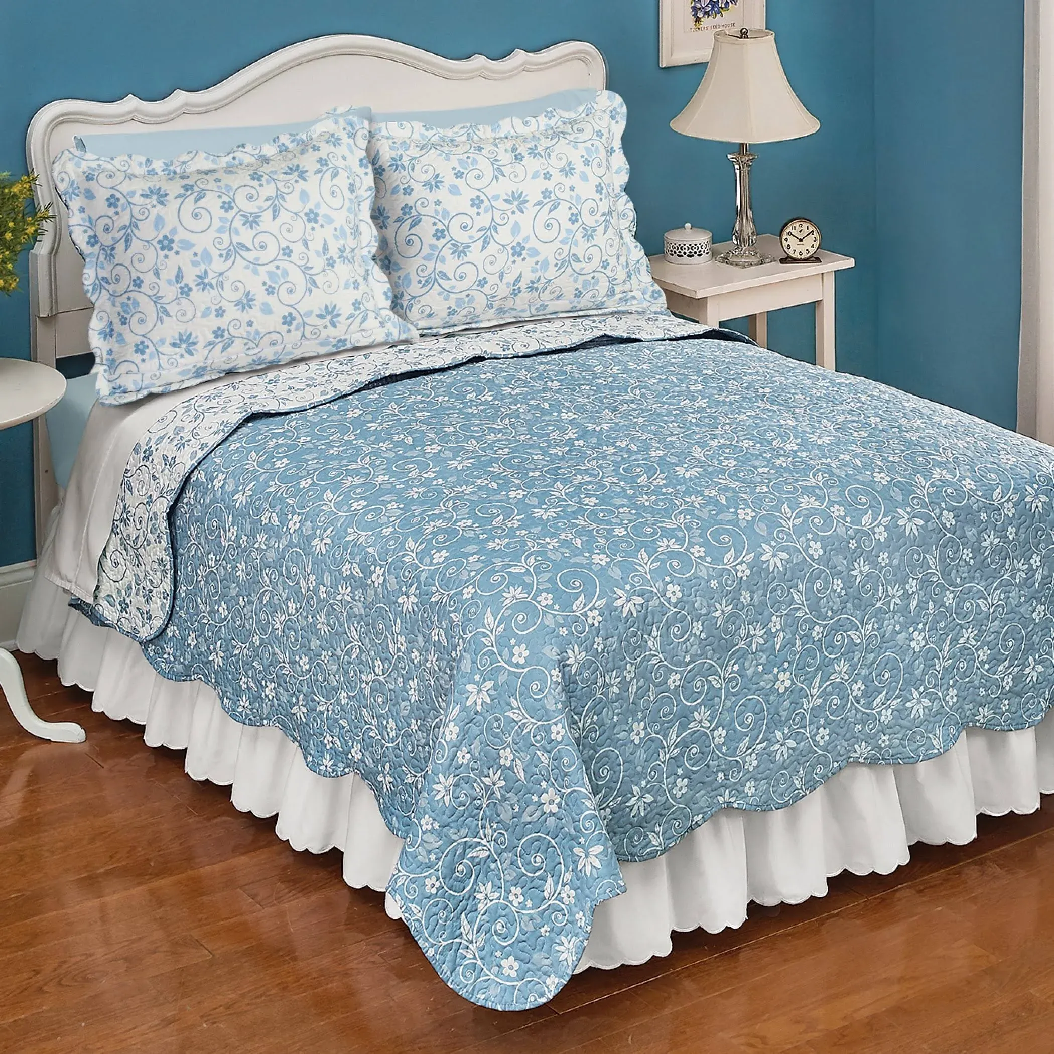 Reversible Floral Quilt with Scalloped Edges - Blue - Full - Queen